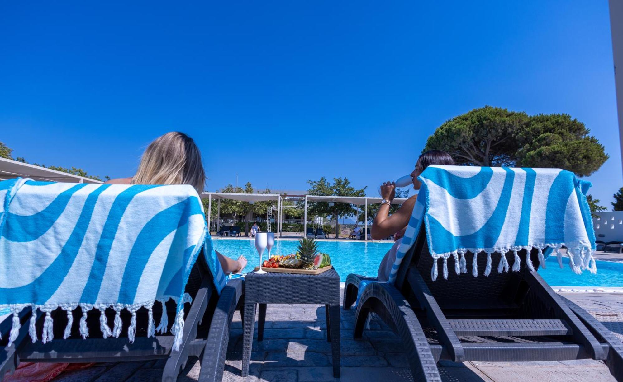 Messíni Buka Sandy Beach מראה חיצוני תמונה